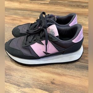 New Balance Women's 237 Shoes in Blacktop/Lilac Cloud/White size 9
